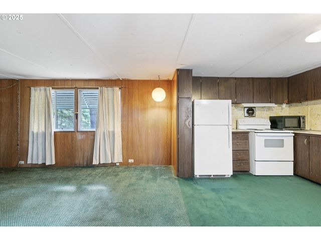 24977 STURTEVANT Dr, Veneta, OR 97487