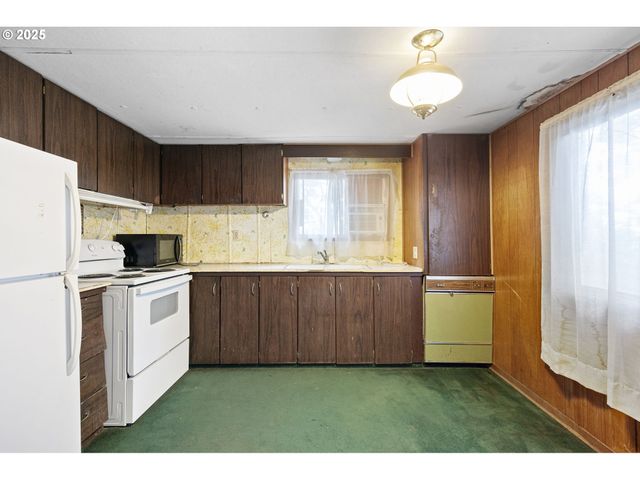 24977 STURTEVANT Dr, Veneta, OR 97487