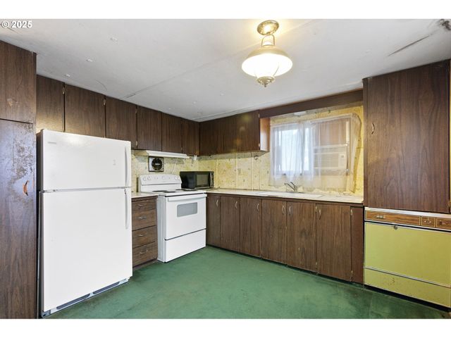 24977 STURTEVANT Dr, Veneta, OR 97487