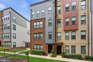 12138 LOBLOLLY DR #30, Fairfax, VA 22033