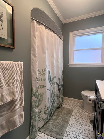 1514 SW Oakley AVE, Topeka, KS 66604