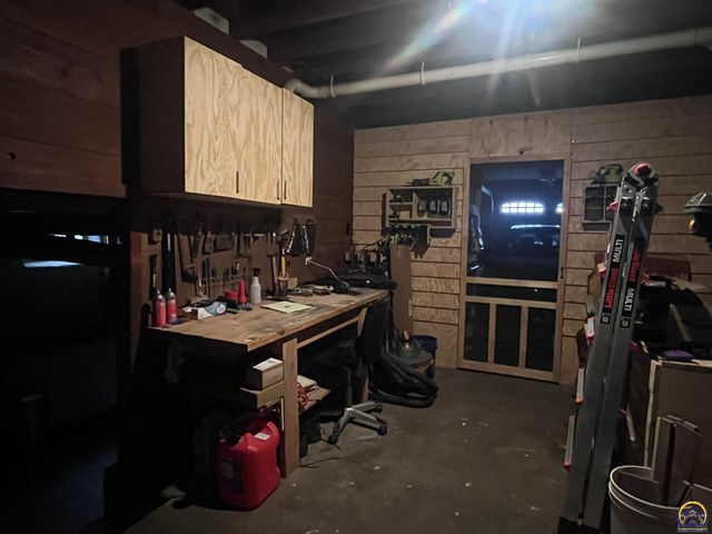 1514 SW Oakley AVE, Topeka, KS 66604