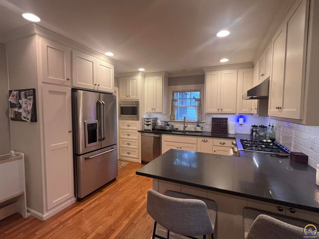 1514 SW Oakley AVE, Topeka, KS 66604