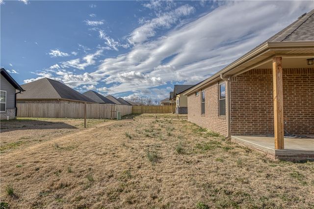 709 NW 64th Avenue, Bentonville, AR 72713