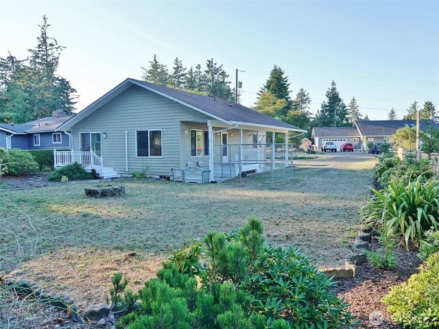 281 Cakesosta Street SE, Ocean Shores, WA 98569