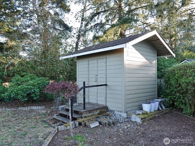 281 Cakesosta Street SE, Ocean Shores, WA 98569