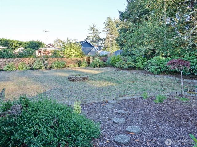 281 Cakesosta Street SE, Ocean Shores, WA 98569