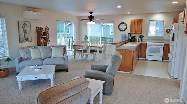 281 Cakesosta Street SE, Ocean Shores, WA 98569