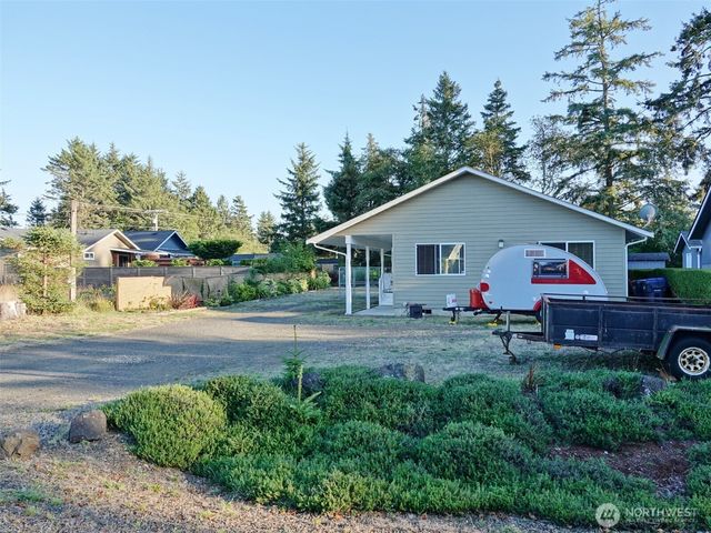 281 Cakesosta Street SE, Ocean Shores, WA 98569