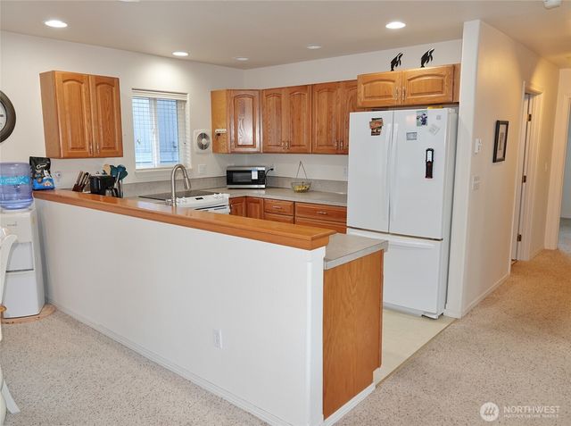 281 Cakesosta Street SE, Ocean Shores, WA 98569