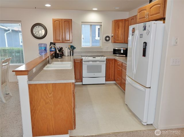 281 Cakesosta Street SE, Ocean Shores, WA 98569