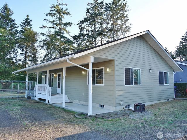281 Cakesosta Street SE, Ocean Shores, WA 98569