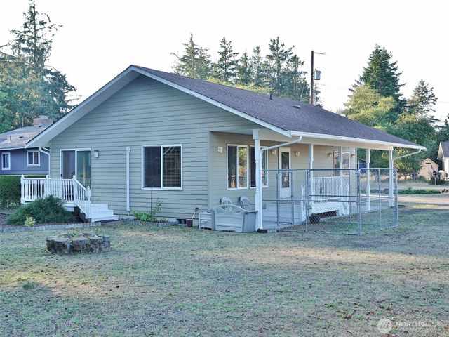 281 Cakesosta Street SE, Ocean Shores, WA 98569