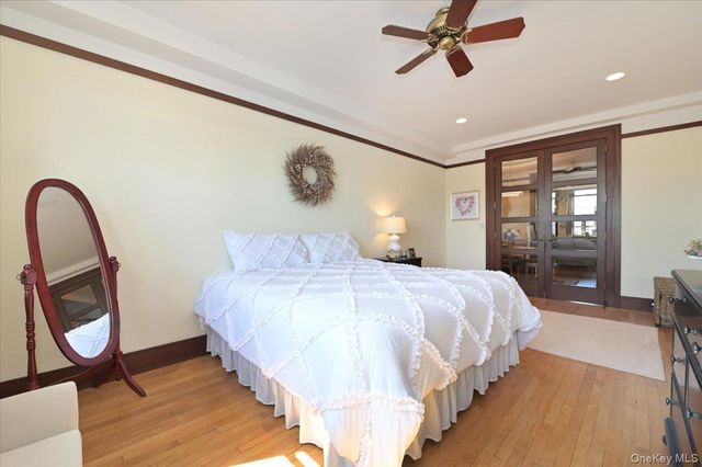 8 BARSTOW Road 7-C, Great Neck, NY 11021