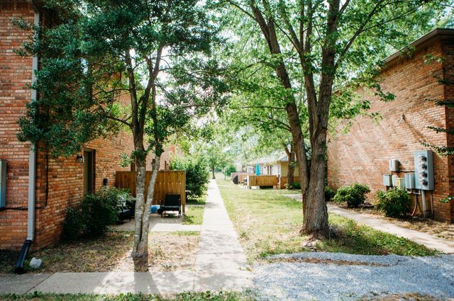 124 Ballygar St Apt F, Clarksville, TN 37043