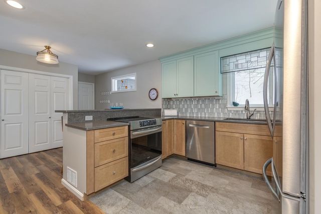 141 Chase Way, Manchester, NH 03104