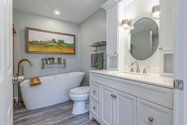 141 Chase Way, Manchester, NH 03104