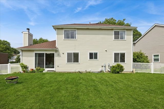 1436 Bridgedale Road, Crystal Lake, IL 60014