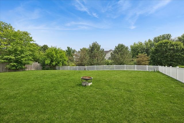1436 Bridgedale Road, Crystal Lake, IL 60014