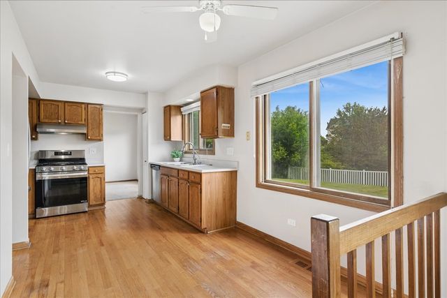 1436 Bridgedale Road, Crystal Lake, IL 60014