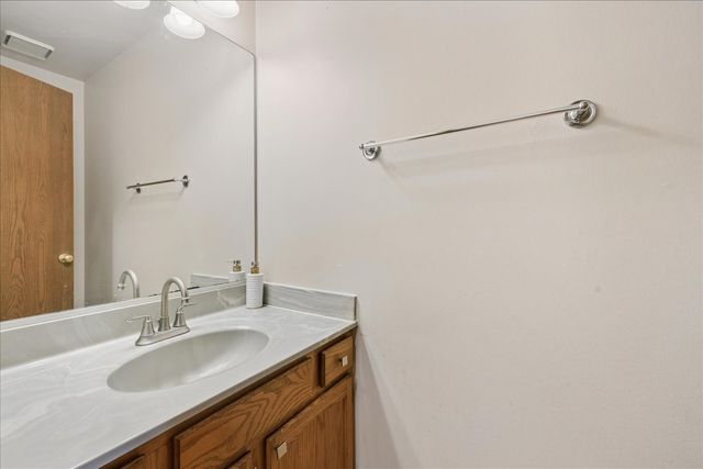 1436 Bridgedale Road, Crystal Lake, IL 60014