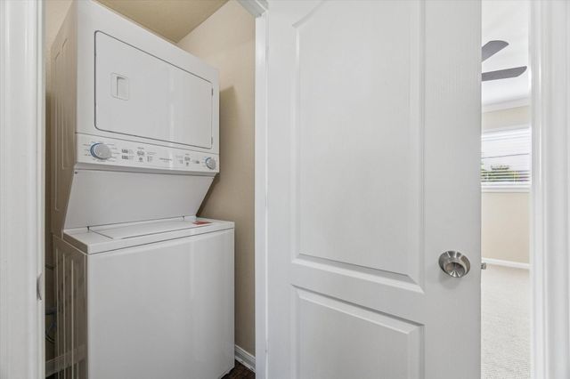 300 Pecore Street 19, Houston, TX 77009