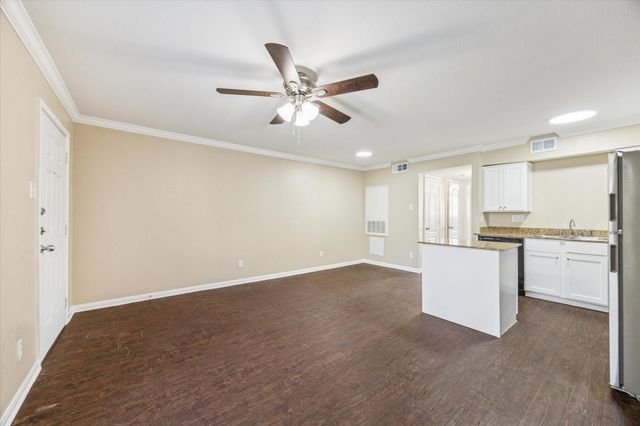 300 Pecore Street 19, Houston, TX 77009