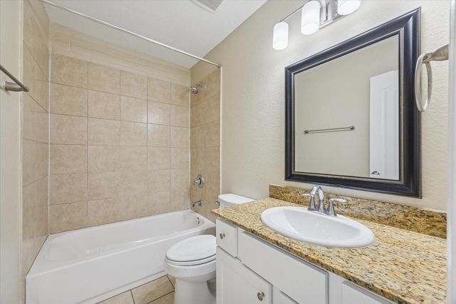 300 Pecore Street 19, Houston, TX 77009