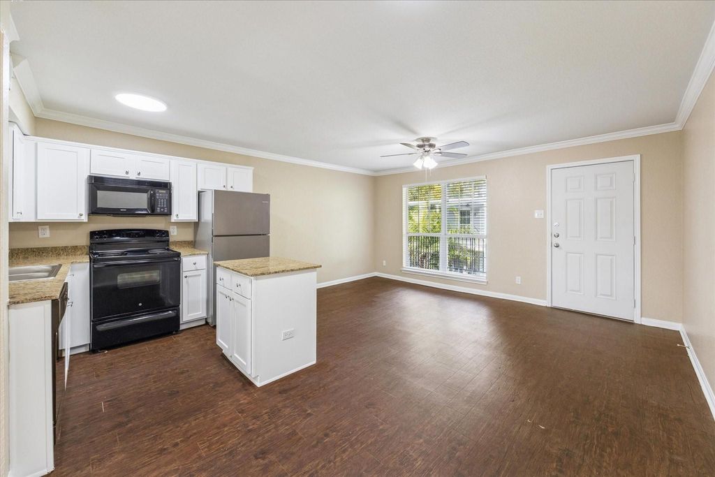 300 Pecore Street 19, Houston, TX 77009