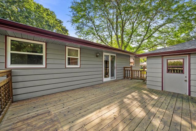 N85W18195 Lawrence AVENUE, Menomonee Falls, WI 53051
