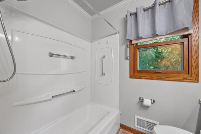 N85W18195 Lawrence AVENUE, Menomonee Falls, WI 53051