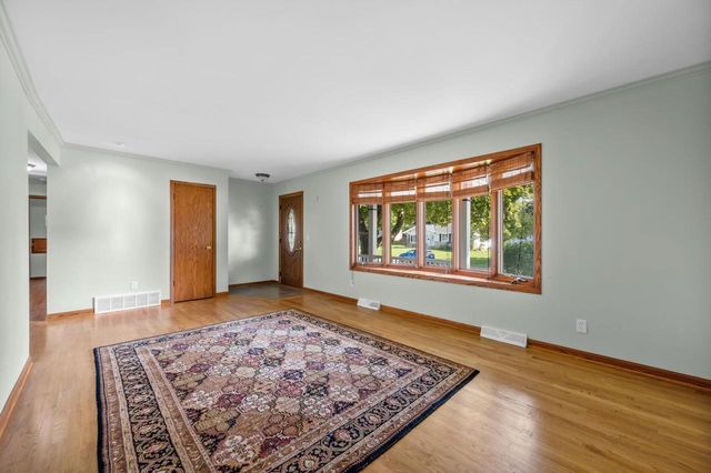 N85W18195 Lawrence AVENUE, Menomonee Falls, WI 53051