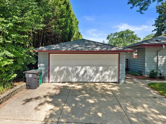 N85W18195 Lawrence AVENUE, Menomonee Falls, WI 53051