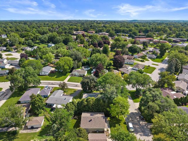 N85W18195 Lawrence AVENUE, Menomonee Falls, WI 53051