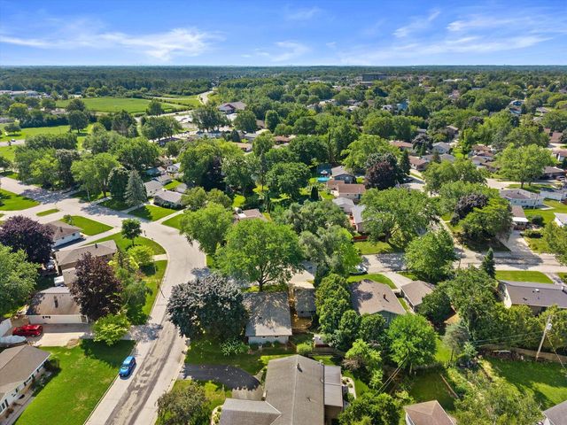 N85W18195 Lawrence AVENUE, Menomonee Falls, WI 53051