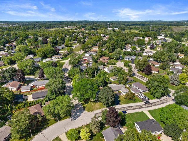 N85W18195 Lawrence AVENUE, Menomonee Falls, WI 53051