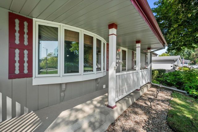 N85W18195 Lawrence AVENUE, Menomonee Falls, WI 53051