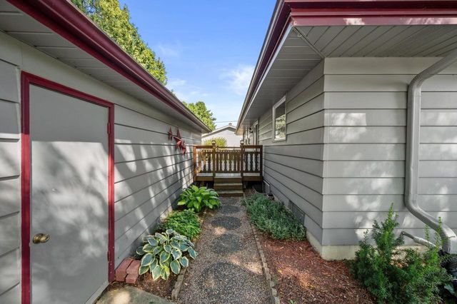 N85W18195 Lawrence AVENUE, Menomonee Falls, WI 53051
