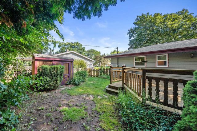 N85W18195 Lawrence AVENUE, Menomonee Falls, WI 53051