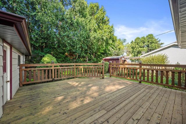 N85W18195 Lawrence AVENUE, Menomonee Falls, WI 53051