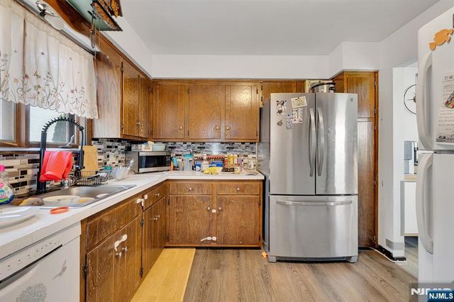 31 Marginal Road, Rutherford, NJ 07070