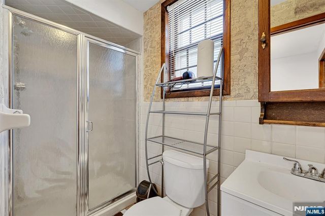 31 Marginal Road, Rutherford, NJ 07070