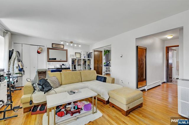 31 Marginal Road, Rutherford, NJ 07070