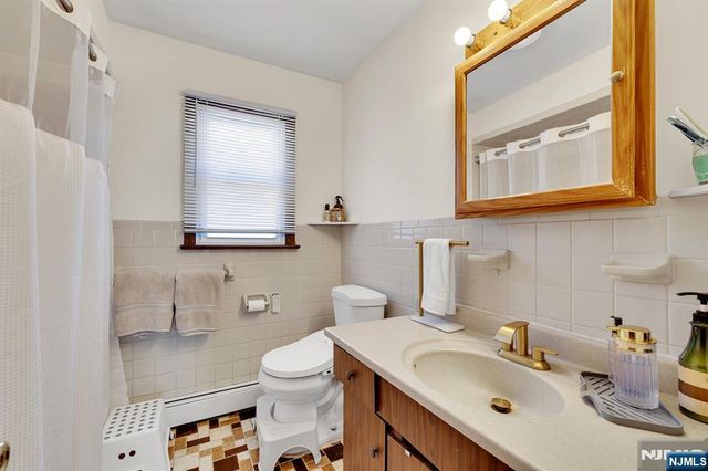 31 Marginal Road, Rutherford, NJ 07070