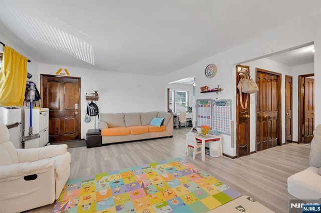 31 Marginal Road, Rutherford, NJ 07070