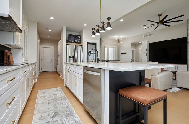 5016 150th Street, Urbandale, IA 50323