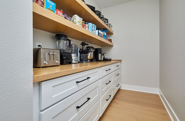 5016 150th Street, Urbandale, IA 50323