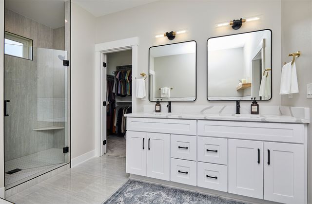 5016 150th Street, Urbandale, IA 50323