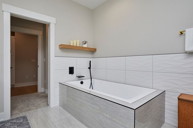 5016 150th Street, Urbandale, IA 50323