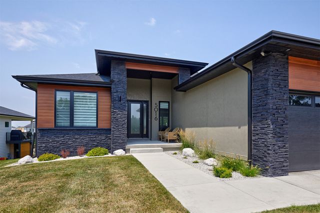5016 150th Street, Urbandale, IA 50323